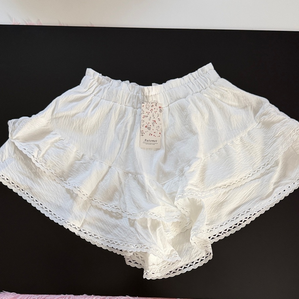Elegant White Ruffled Skorts